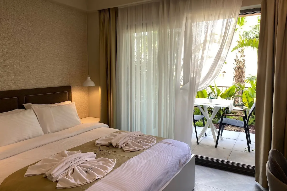 Standart Balkonlu — şehir manzaralı